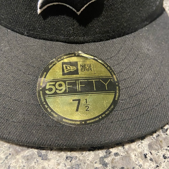 New Era Black Tigers Hat - Picture 3 of 5